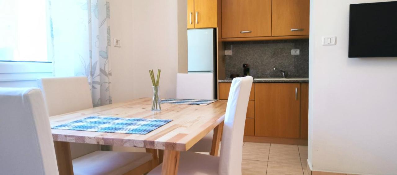 Central Apartment, Fully Equipped Himare Buitenkant foto